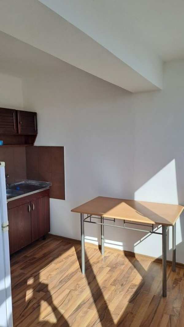 Vind urgent,garsonieră confort unu.Loc,lipova,jud.Arad.