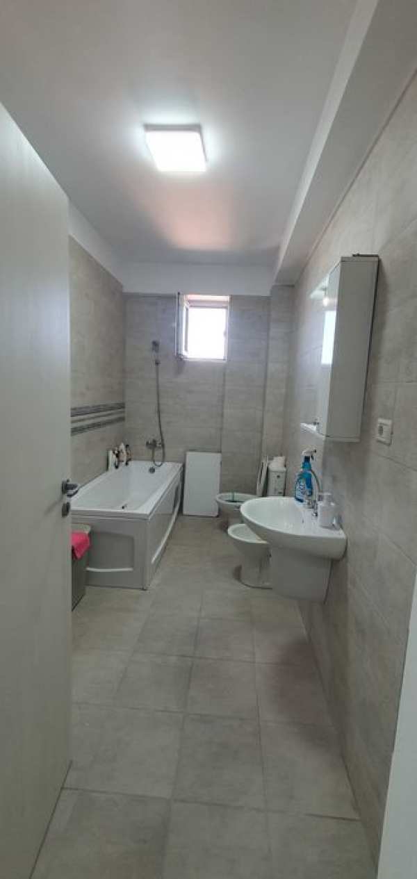 Vand apartament 2 camere Militari Residence