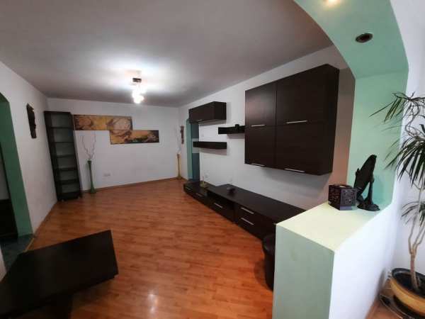 Apartament 3 camere ultracentral de închiriat