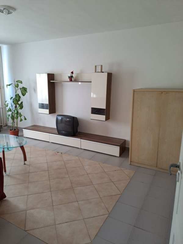 Închiriez apartament 2 cam
