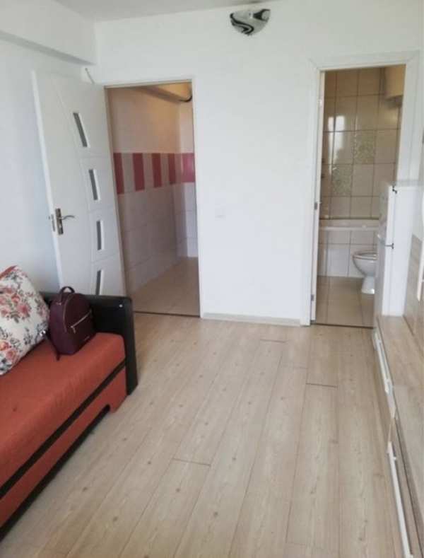Persoana fizica- Inchiriez garsoniera -220 euro