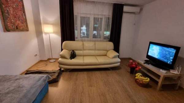 Închiriez apartament de 5 camere mobilat și utilat modern în Micălaca.