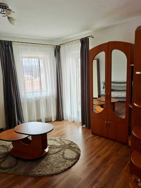 Inchiriez garsoniera