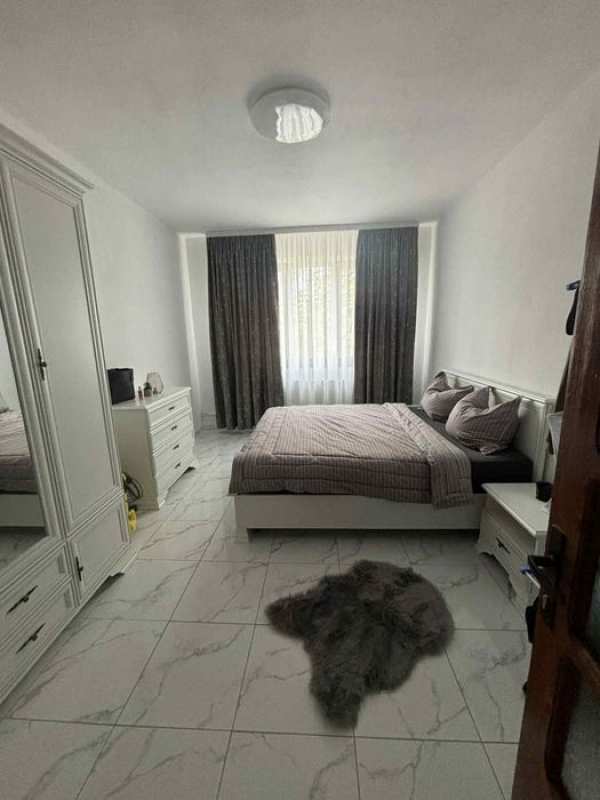 Apartament 1 camera ,etaj 1