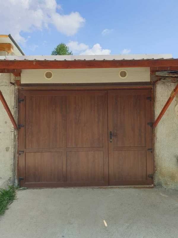 Garaj, complet renovat, cu toate actele in regula
