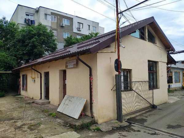 Ploiesti spatiu comercial, tip casa cu mansarda, de inchiriat/vanzare.