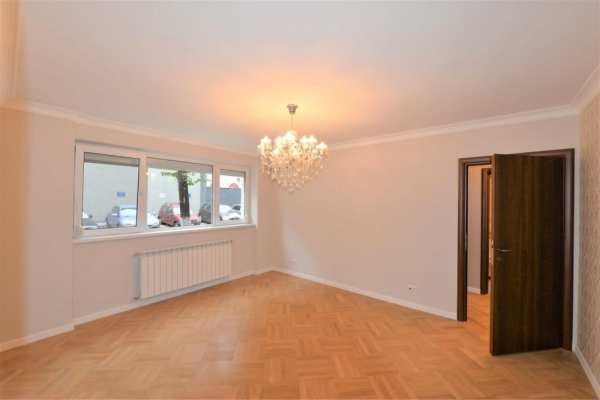 Apartament cu 3 camere de inchiriat