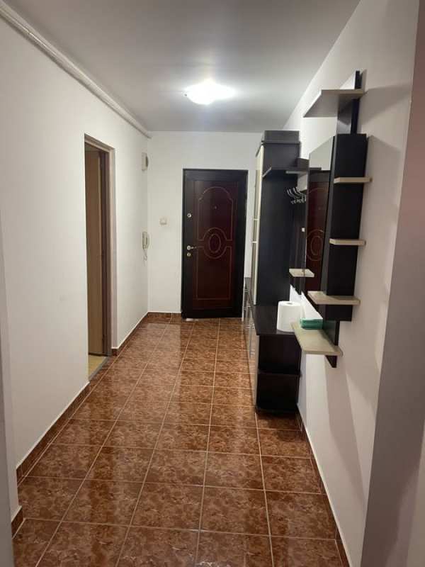 Ap 2 camere decomqndat  etaj 2