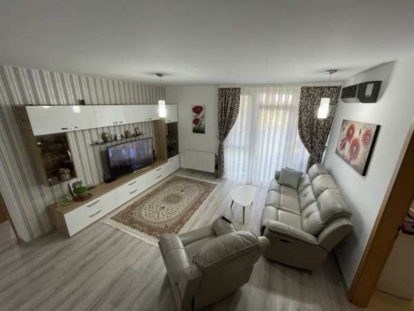 Apartament 3 camere de vanzare