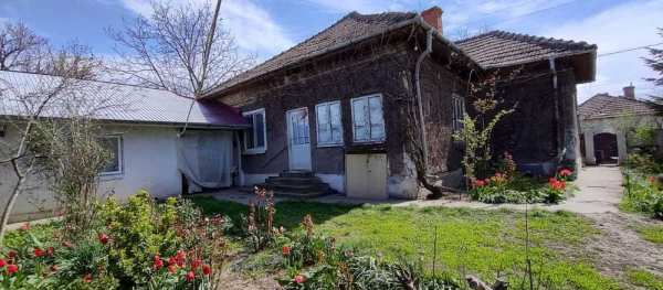 Casa 5 camere cu teren peste 1500 mp