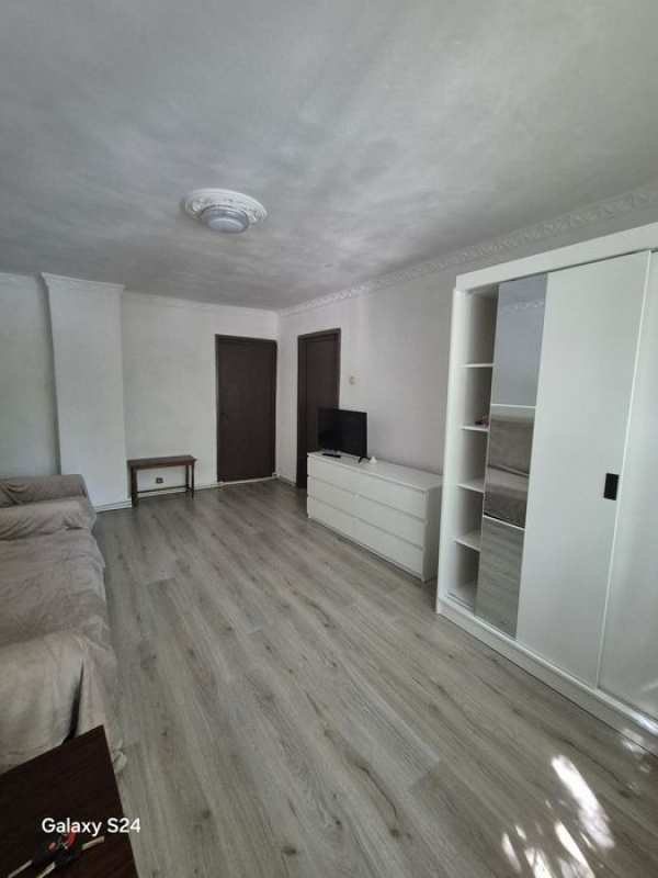 Apartament semidecomandat