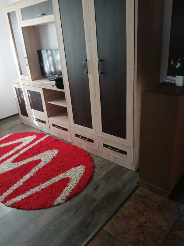 Închiriez garsoniera zona Obor