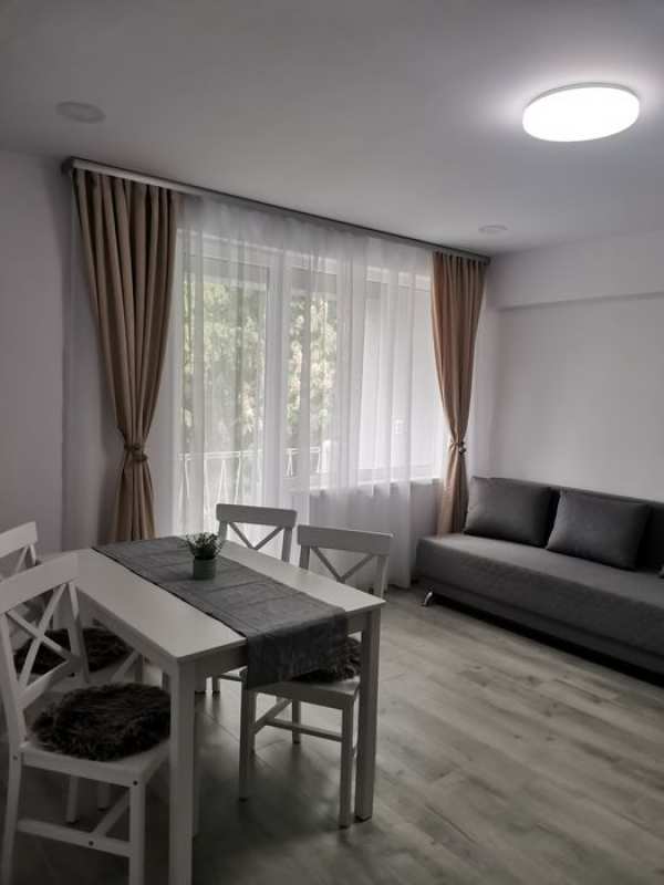 De închiriat apartament cu 2 camere