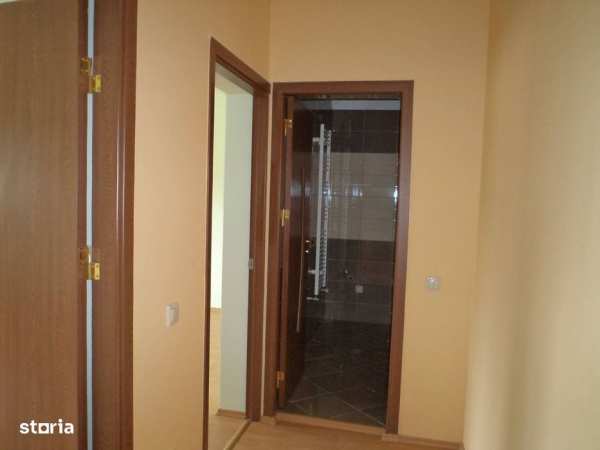 Apartament placut, decomandat, mobilat, etaj intermediar, primul nivel