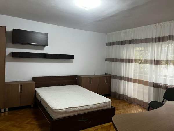 Căutăm coleg sau colega in apartament cu 3 camere