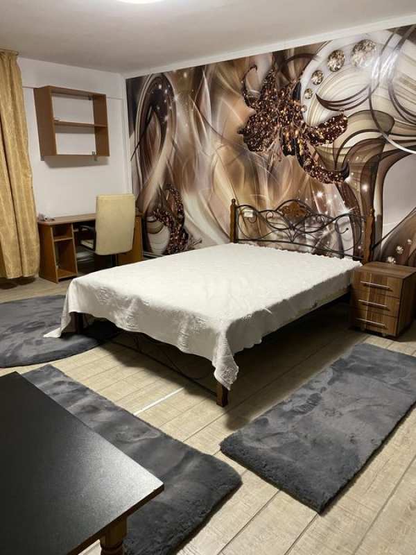 Inchiriez garsoniera la vila