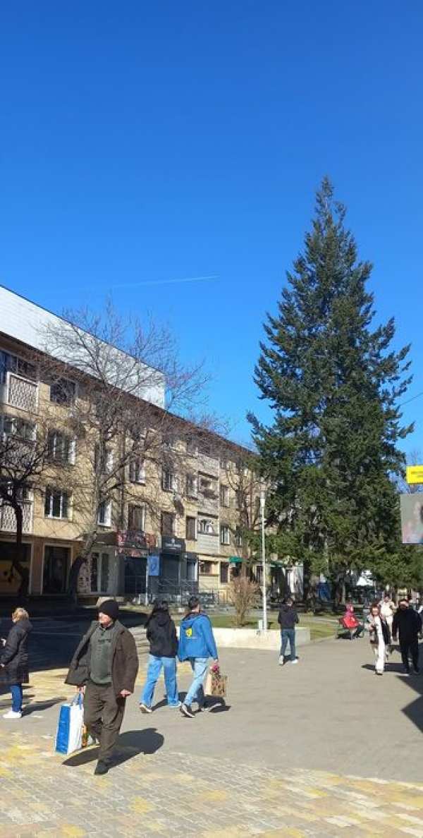 Garsonieră de închiriat – Pitești Centru – 300 euro/lună 42 mp etaj 1