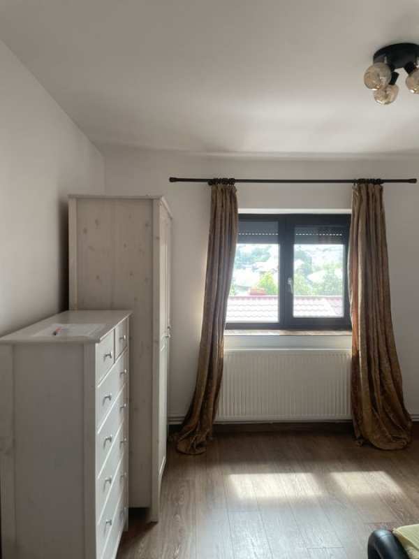 inchiriez garsoniera 27mp Dorohoi (blocul turn)