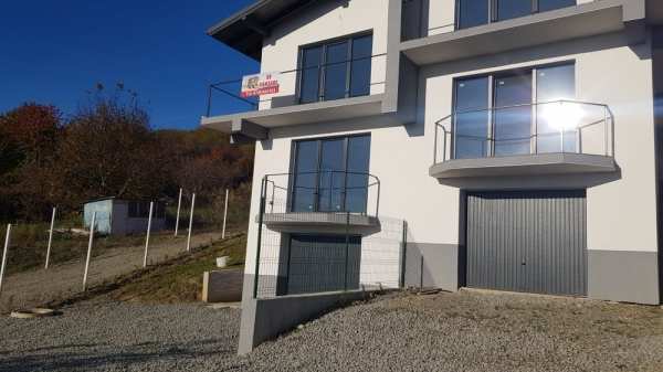 Casa duplex  in LIVADA  MESES
