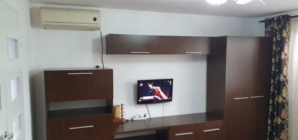 Inchiriez apartament,3 camere,pe termen lung