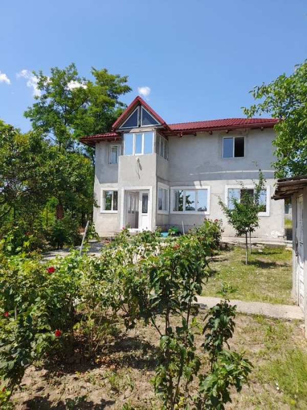Vând vila în cartieru firești