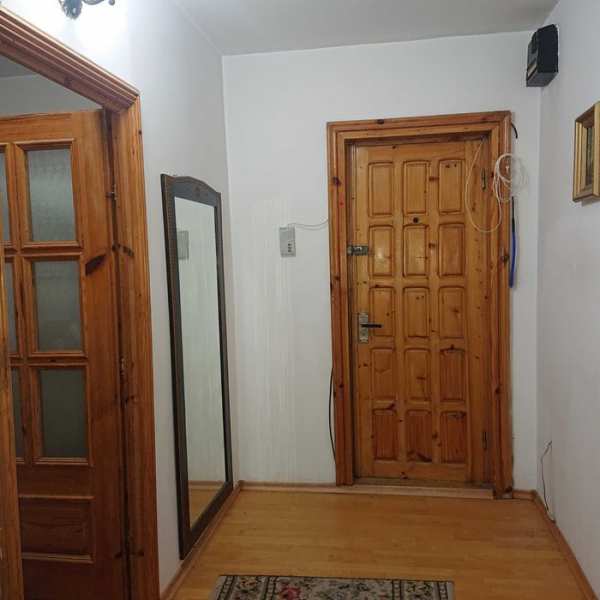 Apartament cu 3 camere in centrul orasului Comanesti