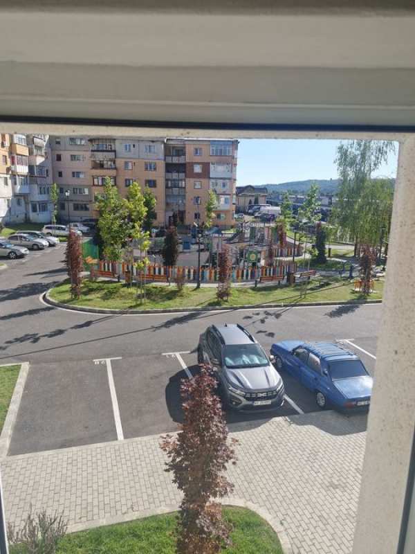 Apartament 3 camere de inchiriat