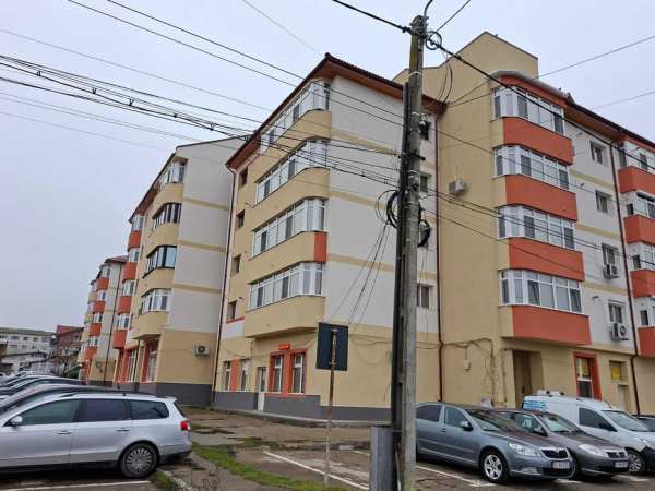 Inchiriez Apartament 4 camere (Piata-Mare)