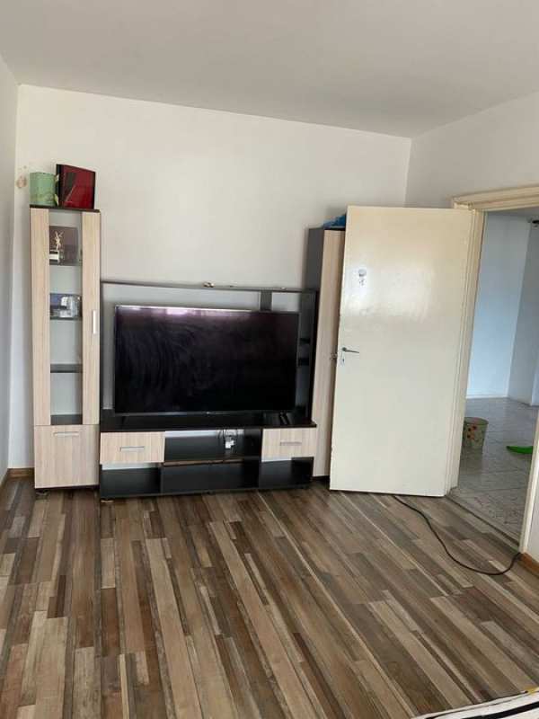 Inchiriez Apartament 2 camere de la  1 Mai