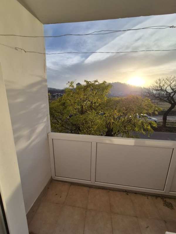 De închiriat apartament 2 camere Comanesti  Etaj 1!