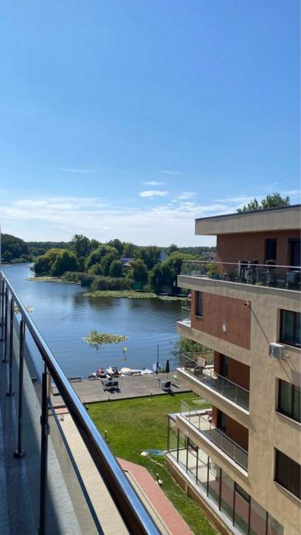 Apartament modern 2 camere cu vedere superba spre lacul Snagov