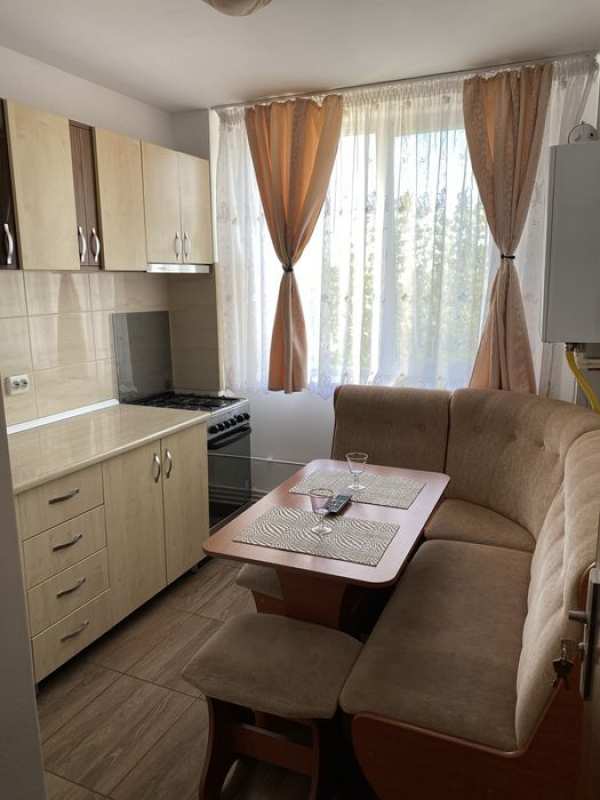 Proprietar vand apartament 2 cam semidecomandat utracentral