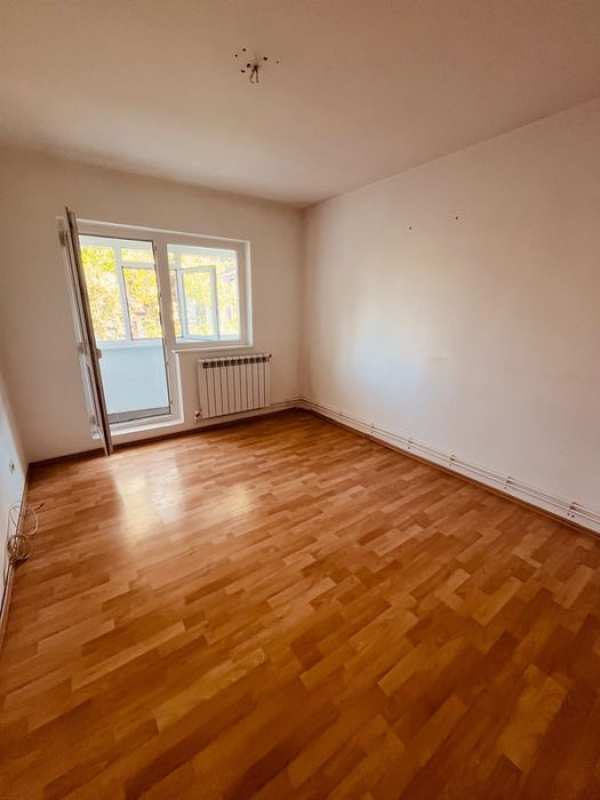 Vand apartament 2 camere decomandat et2