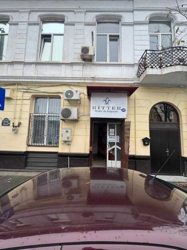 De vanzare spatiu comercial hala traian cu chirias