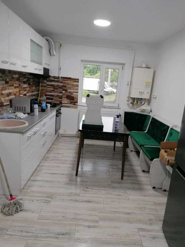 Vând apartament 2 camere baie bucătărie