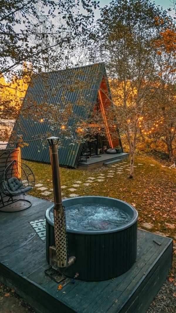 Cabană A-FRAME cu ciubar de închiriat