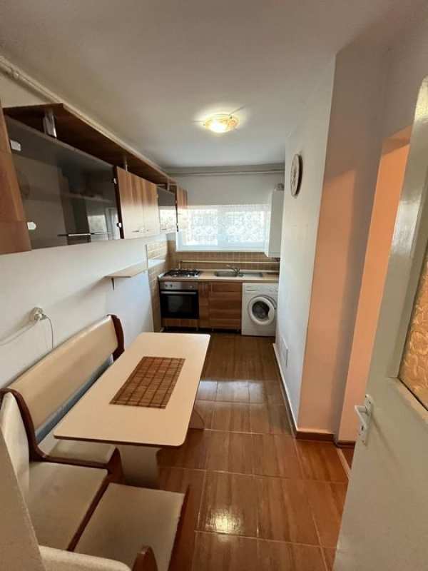 Vând apartament cu trei camere