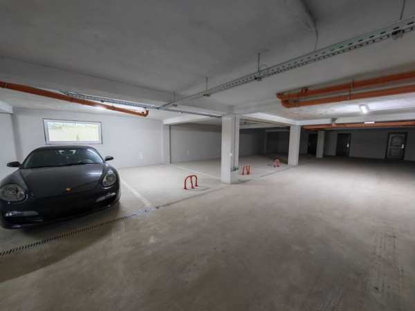 Închiriez loc parcare subteran