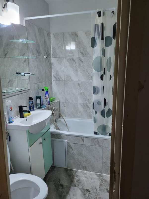 Închiriez apartament cu 2 camere la Rotunda