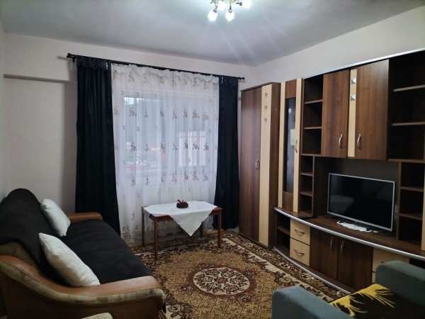 Închiriez garsonieră