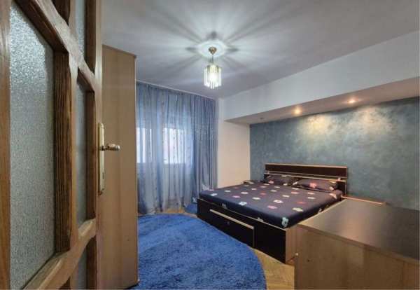 Inchiriez apartament cu 3 camere ultracentral