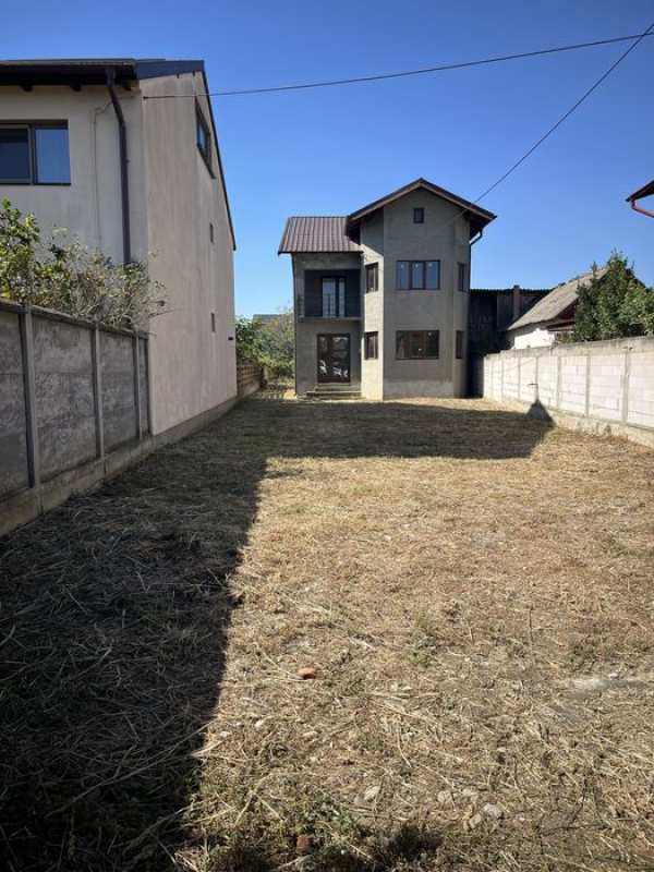 Vila Strejnicu, 4 dormitoare + 2 bai , teren 550 MP!