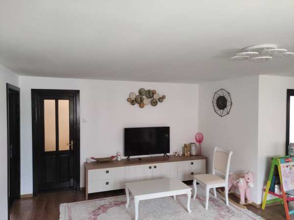 De vânzare apartament 3 camere/96 mp utili + loc de parcare +boxà