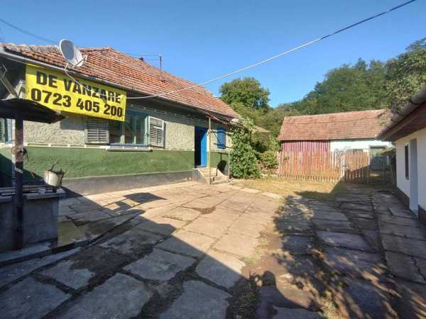 Casa de vanzare + teren 1298  in Sarata,Comuna Porumbacu de Jos,Sibiu