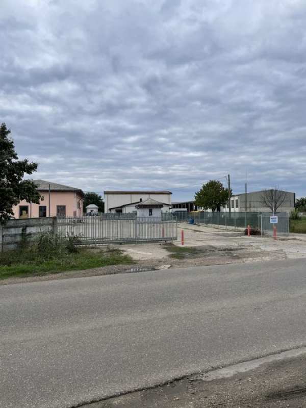 Teren Industrial cu platforma betonata si Cladiri Industriale