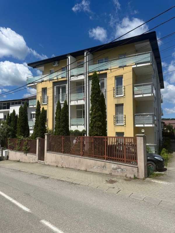 Apartament cu 3 camere si gradina de inchiriat direct proprietar
