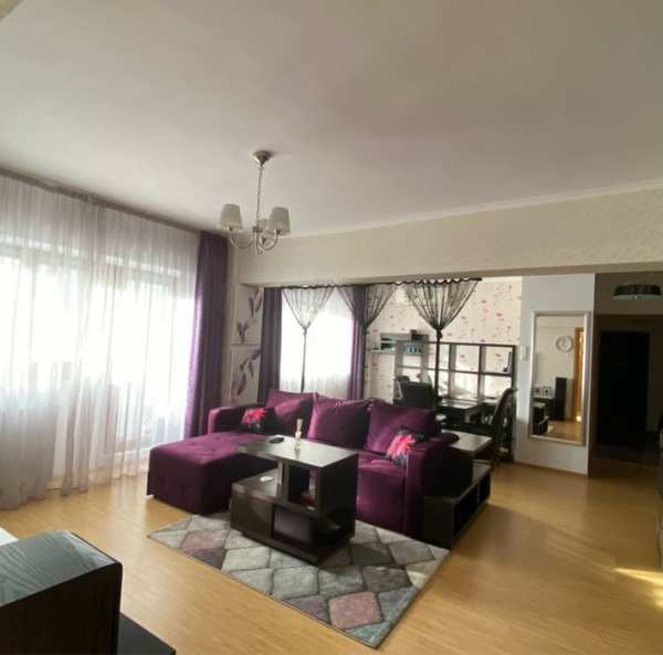 Vand apartament 4 camere  zona Stefan cel Mare