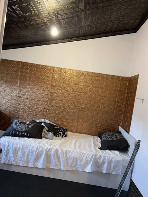 Camera cu chirie la curte