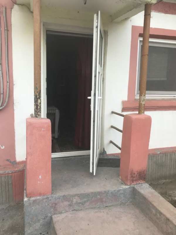 Inchiriez o camera la casa pt o persoana