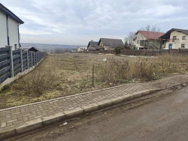 Vând teren Valea Lupului 5000mp